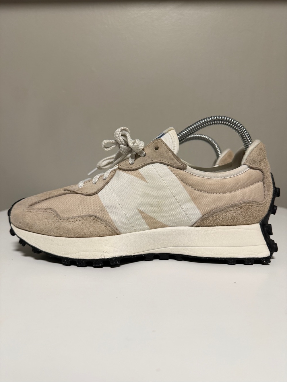 New Balance 327 Beige White Sneakers U327LD Women's US 8 D UK 6 EU 39.5